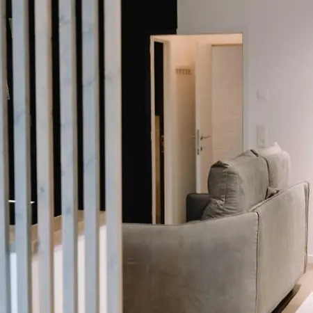 : La Rouge De La Grand Place * シメイ