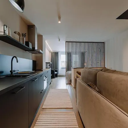 : La Rouge De La Grand Place * シメイ